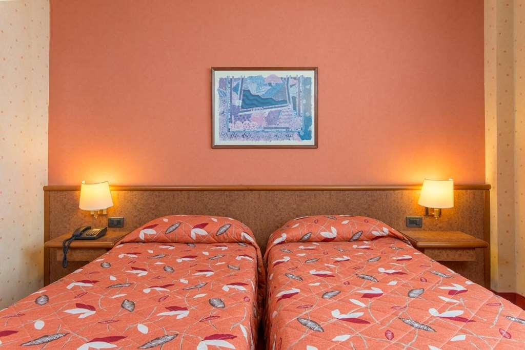 Meditur Hotel Pomezia Chambre photo