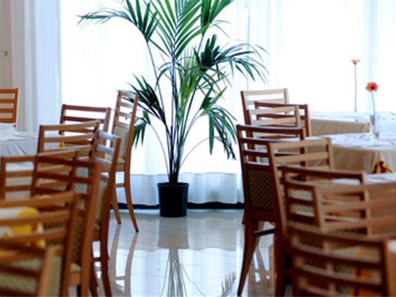 Meditur Hotel Pomezia Extérieur photo