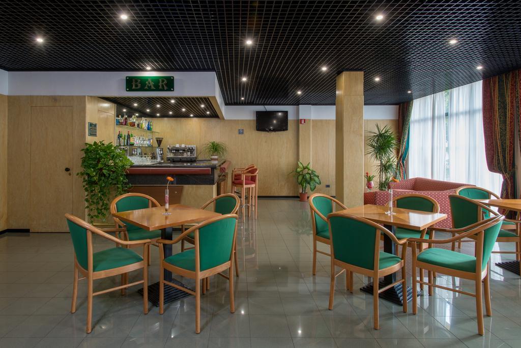 Meditur Hotel Pomezia Extérieur photo