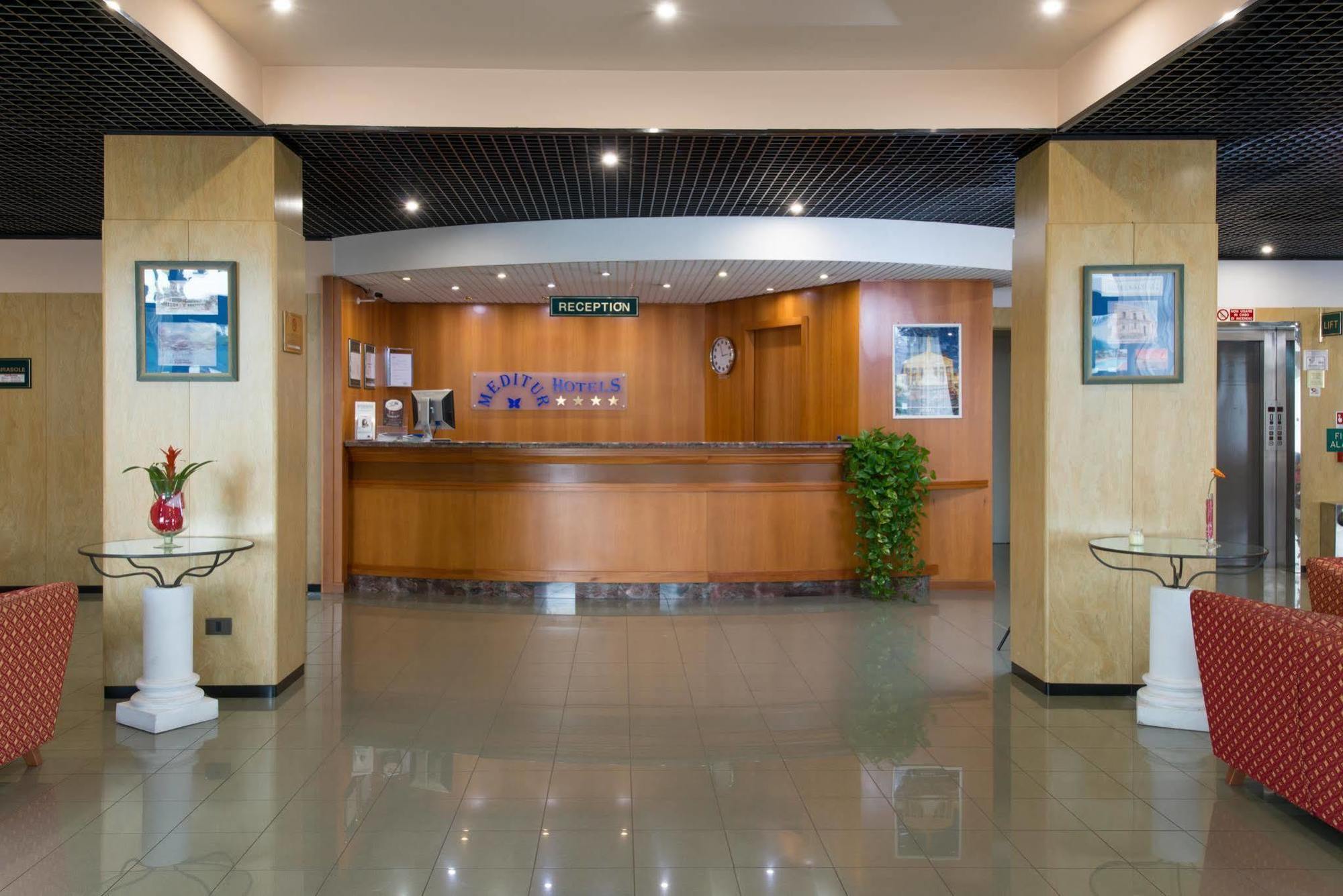 Meditur Hotel Pomezia Extérieur photo